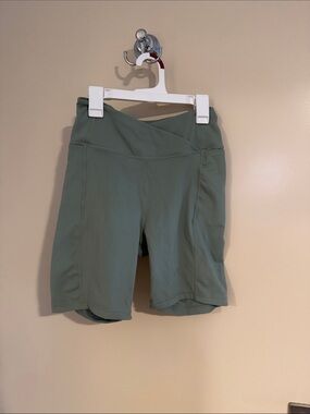 💛5 for $50 Danskin Olive Green V‑Waist Bike Shorts